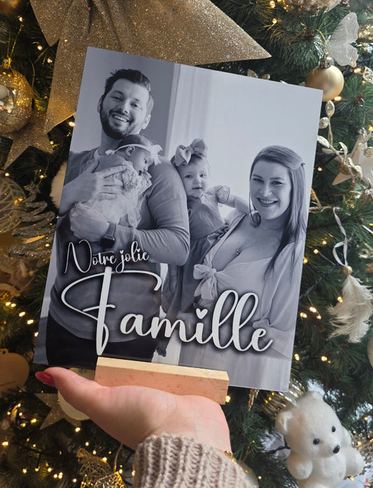 Plaque Metal Notre jolie famille  ( avec support en bois inclus )