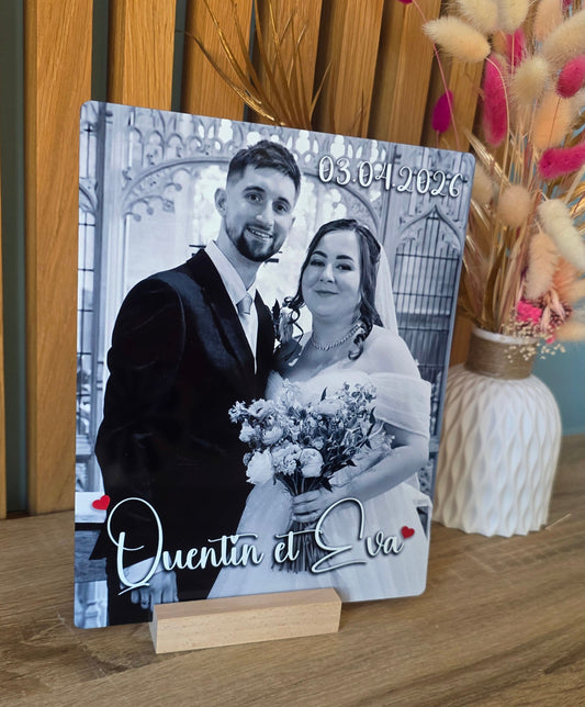 💍 Plaque en métal personnalisée – Couple & Mariage (texte au choix) Avec support en bois inclus